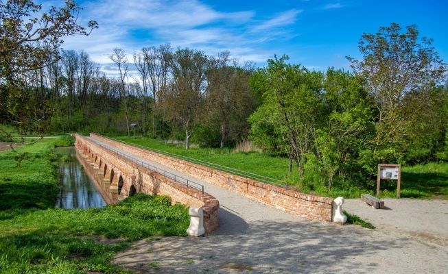 Historický cihlový most v lokalitě Portz Insel