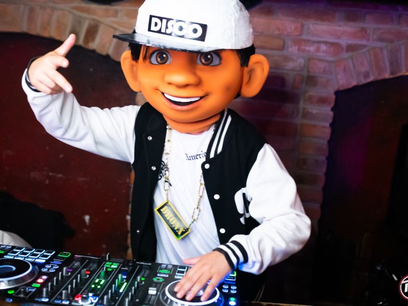 Léto plné zábavy: We love the 90’s & Millenium – DJ Fanatic Léto plné zábavy: We love the 90’s & Millenium – DJ Fanatic
