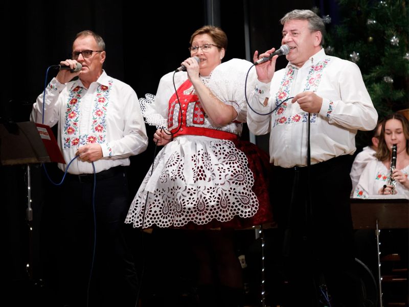 Vánoční koncert s DH Vacenovjáci