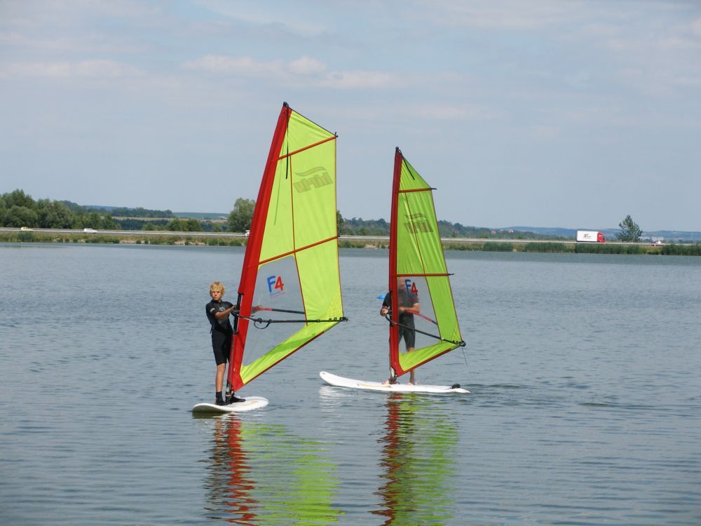 F4 - Škola a půjčovna windsurfingu