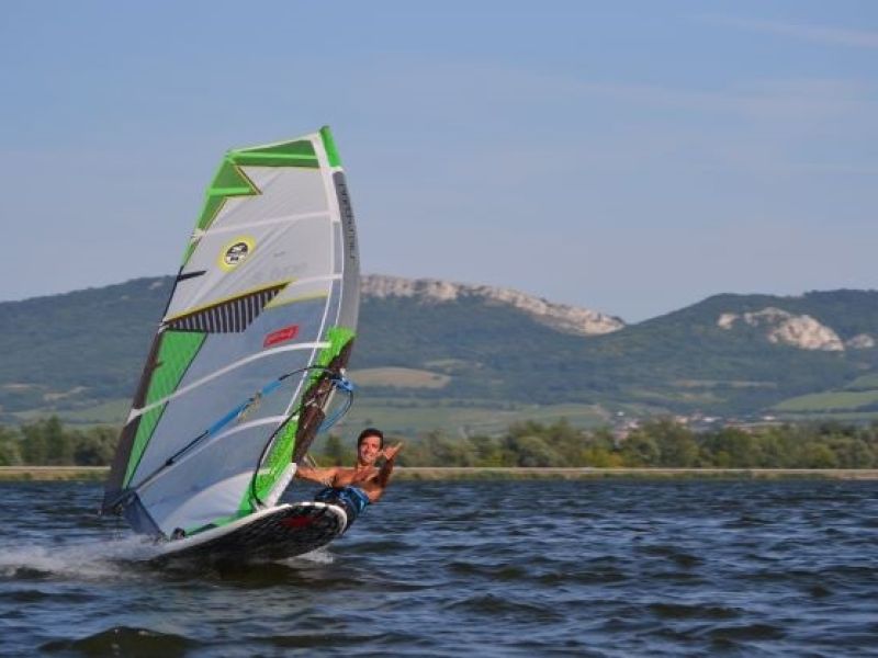 F4 - Škola a půjčovna windsurfingu